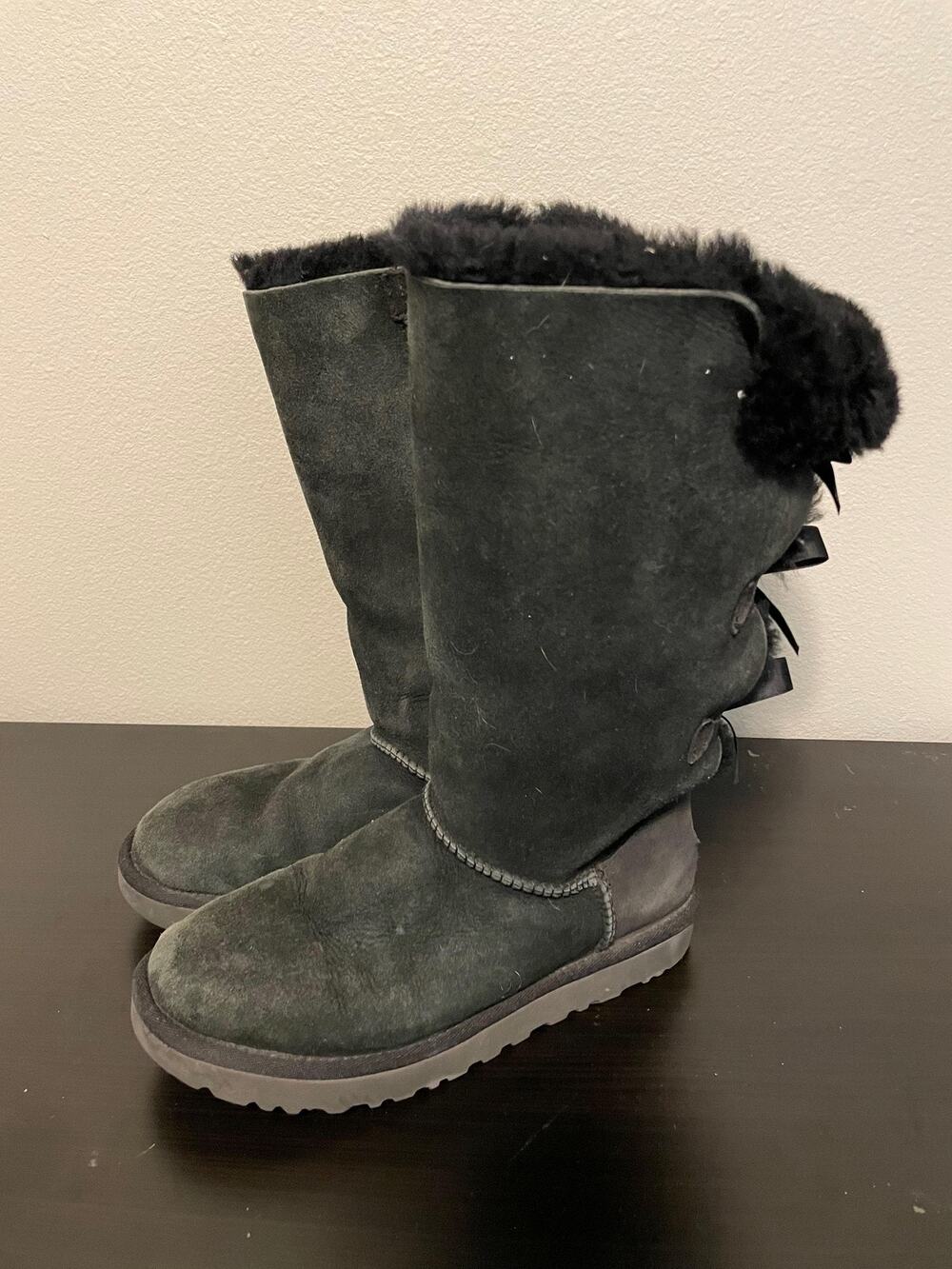 UGG Bailey Bow Tall Boots Womens Size 8 Black Suede Sheepskin Fur Lined READ
